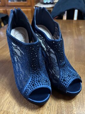 MVE Platform Lace Open Toe Dress Pump -Lace & rhinestones Crystals Navy 8